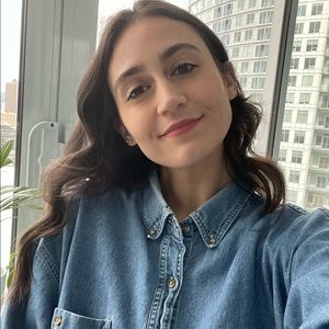 Meet your Posher, Caitlin